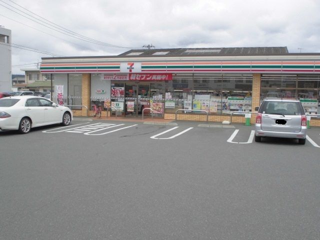 近くのコンビニまで500m（徒歩7分）