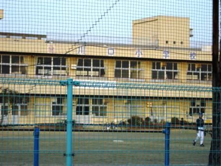 近くの小学校まで700m（徒歩9分）