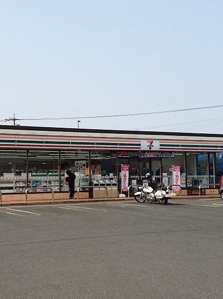 近くのセブンイレブンまで350m（徒歩5分）