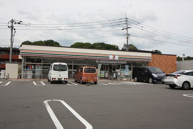 近くのセブンイレブンまで600m（徒歩8分）