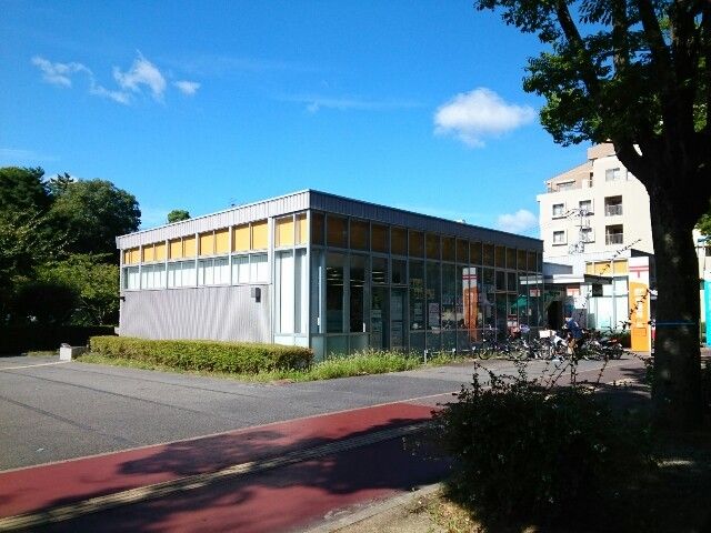 近くの香里ヶ丘郵便局様まで500m(徒歩7分)