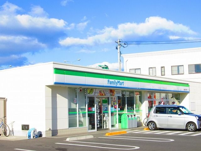 近くのファミリーマートまで1,100m(徒歩14分)