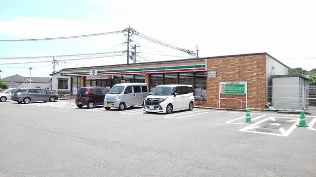 近くのセブンイレブンまで800m（徒歩10分）