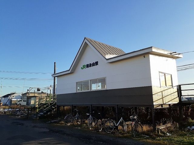 近くのJR南永山駅まで1,100m（徒歩14分）