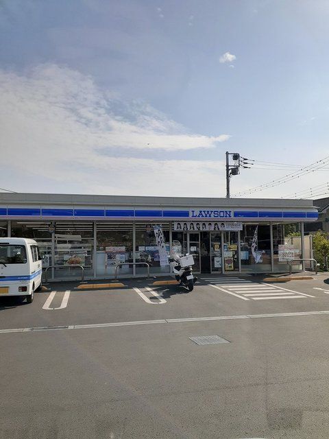 近くのローソン瑞穂阿豆佐味通り店まで300m(徒歩4分)