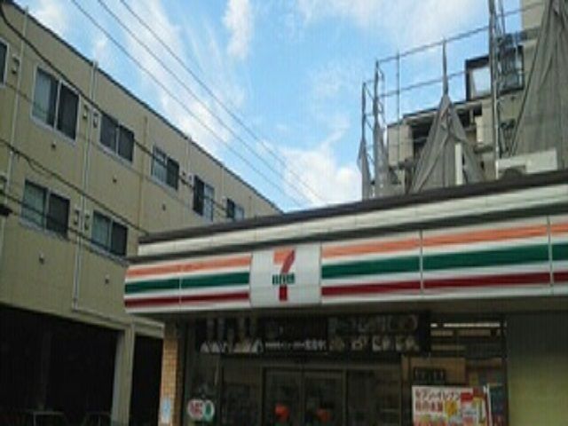 近くのセブンイレブン川崎子母口店まで250m（徒歩4分）