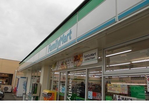 近くのファミリーマート保原泉町店まで450m（徒歩6分）