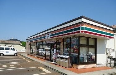 近くのセブンイレブン北入蔵１丁目店まで550m（徒歩7分）