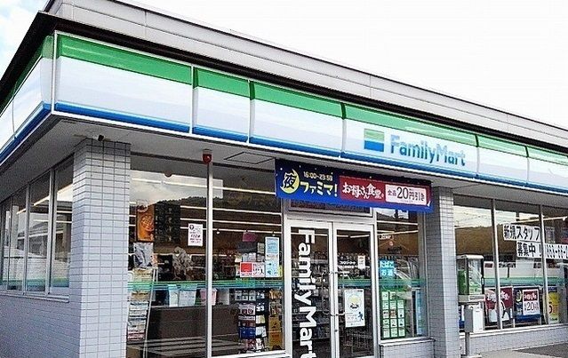 近くのファミリーマート岡山美咲町店様まで500m（徒歩7分）