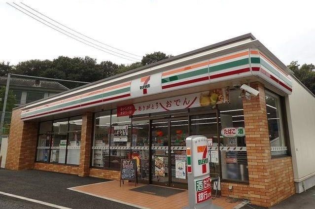 近くのセブン-イレブン 戸坂大上店まで1,100m（徒歩14分）