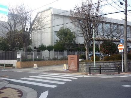 近くの小学校まで850m（徒歩11分）