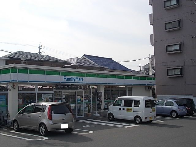 近くのコンビニまで340m（徒歩5分）