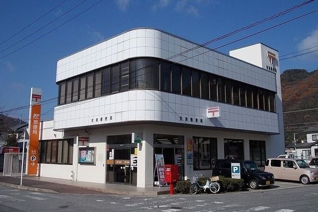 近くの安浦郵便局まで910m（徒歩12分）