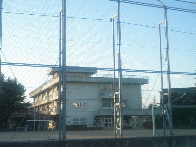 近くの坂野小学校まで2,000m（徒歩25分）