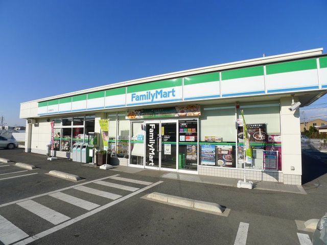 近くのファミリーマート太田薮塚町店まで1,000m(徒歩13分)
