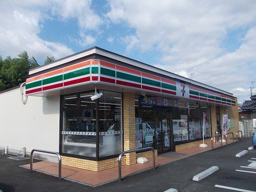 近くのコンビニまで1,000m（徒歩13分）