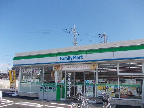 近くのファミリーマートまで1,400m(徒歩18分)