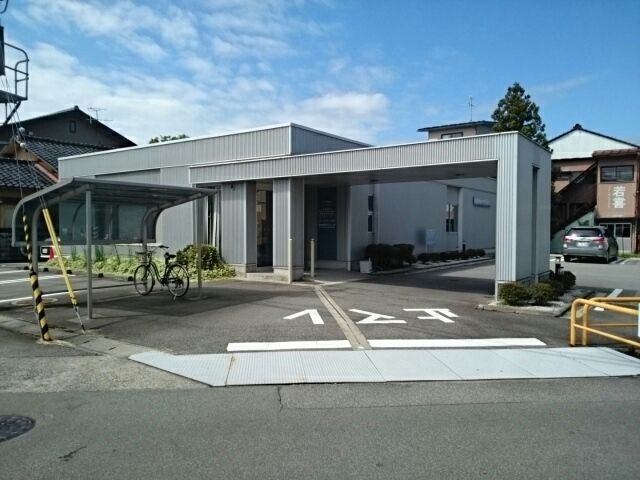 近くの松田内科クリニックまで140m（徒歩2分）