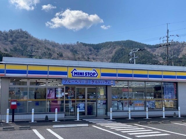 近くのミニストップ 小浜伏原店まで1,800m(徒歩23分)
