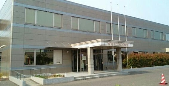 近くの新潟市立巻図書館まで370m（徒歩5分）