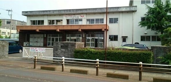 近くの新潟県立巻総合高等学校まで270m（徒歩4分）
