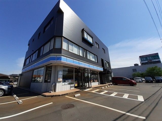 近くのローソン巻蓮田店まで371m（徒歩5分）