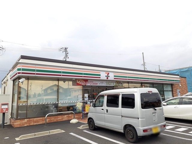 近くのセブンイレブン東野町烏森店まで560m（徒歩7分）