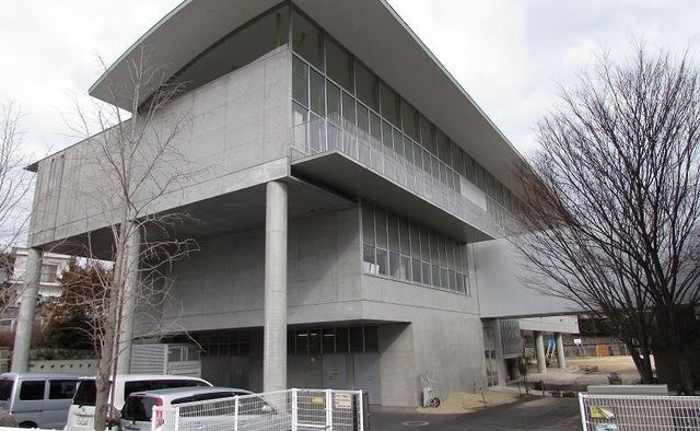 近くの川尻小学校まで950m(徒歩12分)