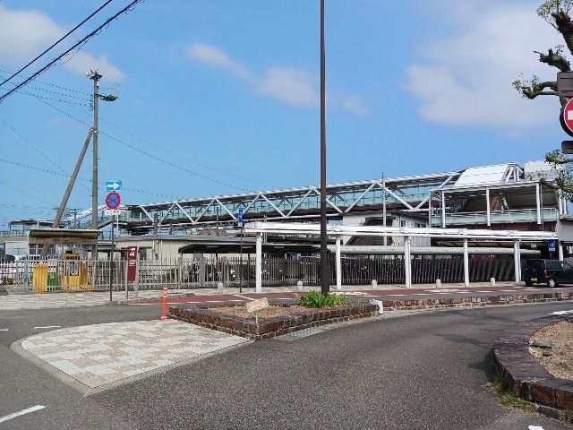 近くのＪＲ新居浜駅まで1,000m（徒歩13分）