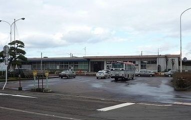 近くの弥彦線・燕駅まで800m（徒歩10分）
