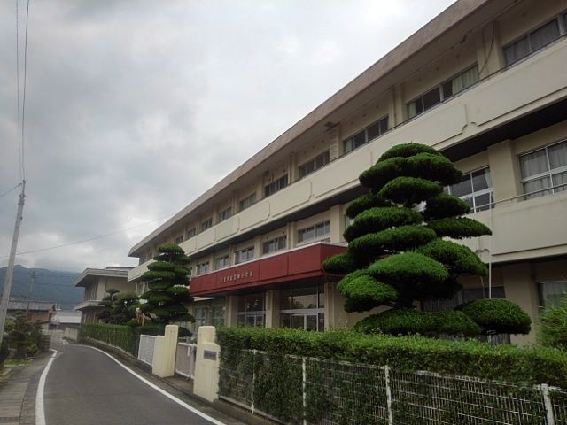 近くの三豊市立笠田小学校まで900m（徒歩12分）