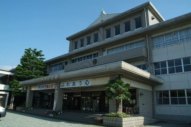 近くの惜陰小学校まで600m(徒歩8分)