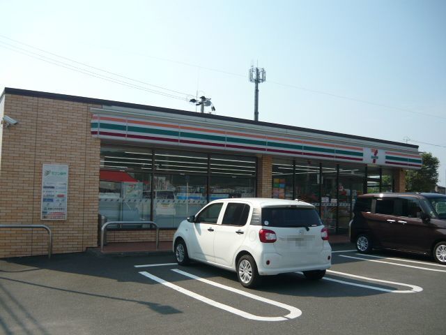 近くのセブンイレブン薩摩川内宮内町店まで1,350m（徒歩17分）