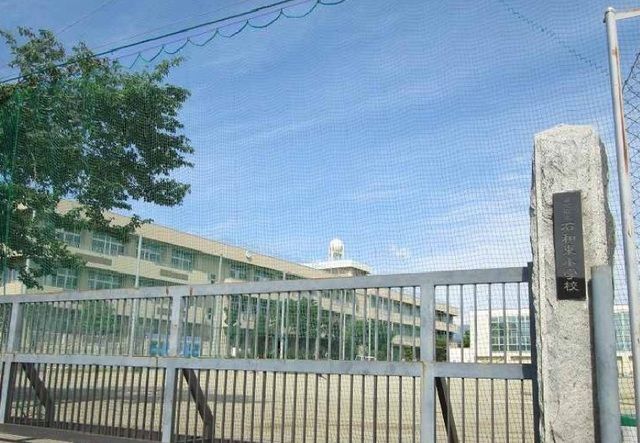 近くの笛吹市立石和東小学校まで750m（徒歩10分）