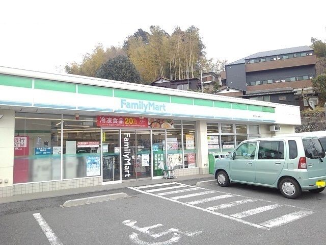 近くのファミリーマートまで400m(徒歩5分)