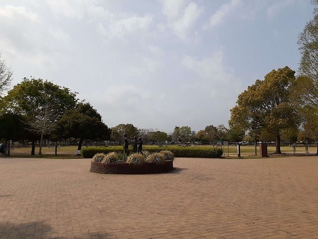 近くの美薗中央公園まで1,600m（徒歩20分）