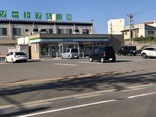 近くのファミマ 坂井三国東尋坊店まで1,400m（徒歩18分）