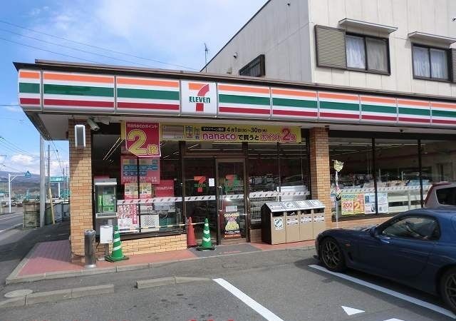 近くのセブンイレブン渋川八木原店まで500m（徒歩7分）