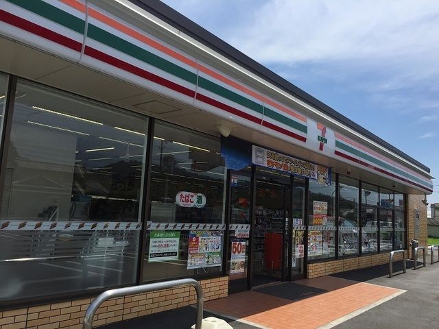 近くのセブンイレブン根堅店まで700m（徒歩9分）