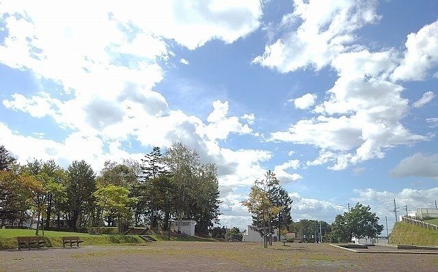 近くの水明公園まで750m(徒歩10分)