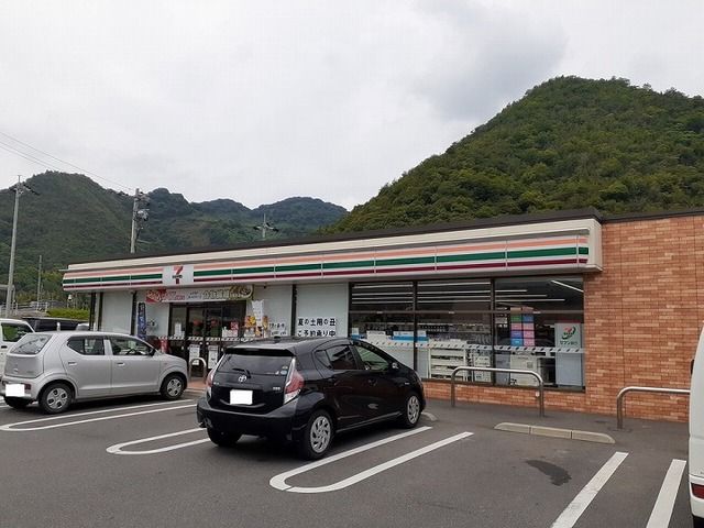 近くのコンビニまで170m（徒歩3分）