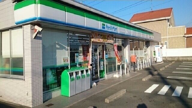 近くのコンビニまで500m（徒歩7分）
