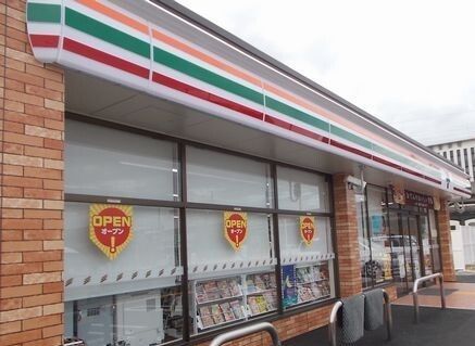 近くのセブンイレブンまで700m（徒歩9分）