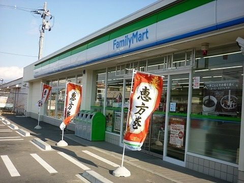 近くのファミリーマート郡山大槻西ノ宮まで1,200m（徒歩15分）