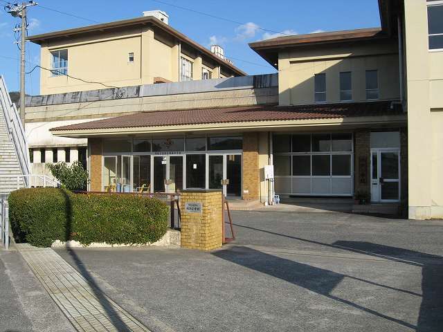 近くの小学校まで550m（徒歩7分）