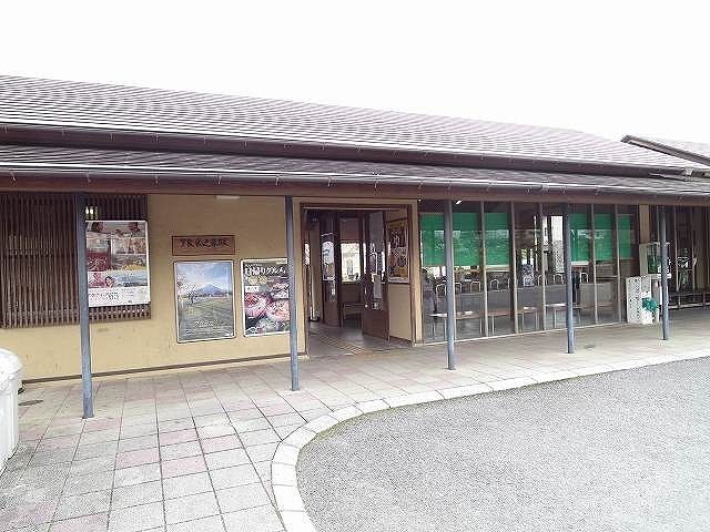 近くの向之原駅まで500m（徒歩7分）