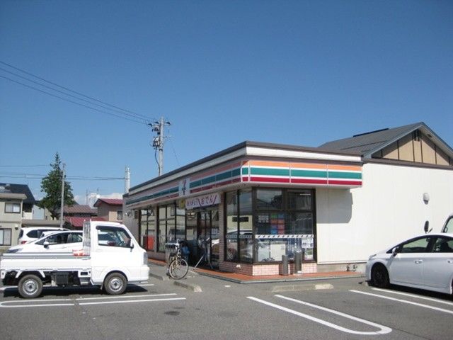 近くのセブンイレブン幕ノ内店まで230m（徒歩3分）