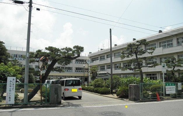 近くの大野小学校まで650m(徒歩9分)