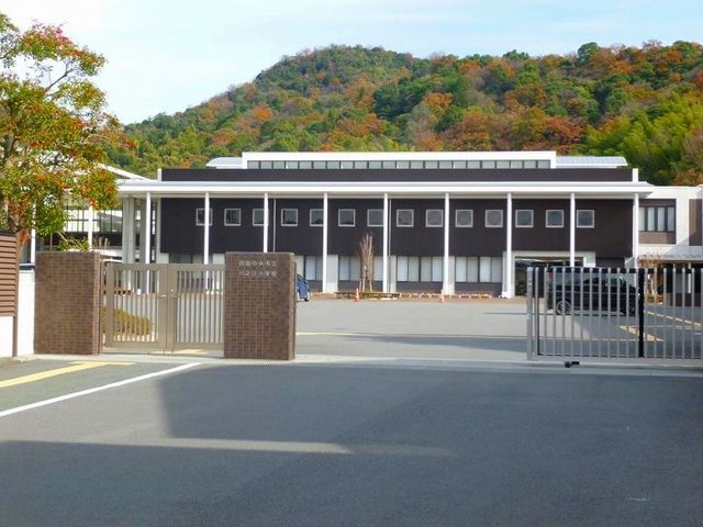 近くの川之江小学校様まで450m（徒歩6分）