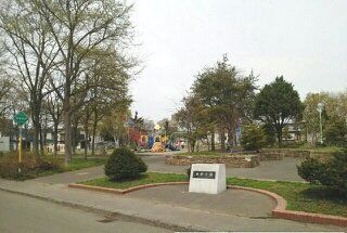 近くの元村公園まで680m（徒歩9分）